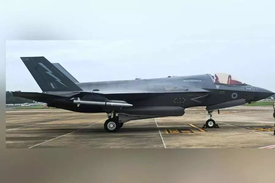 Kerala में ब्रिटिश F-35 लड़ाकू विमान की मरम्मत का काम चल रहा Kerala में ब्रिटिश F-35 लड़ाकू विमान की मरम्मत का काम चल रहा