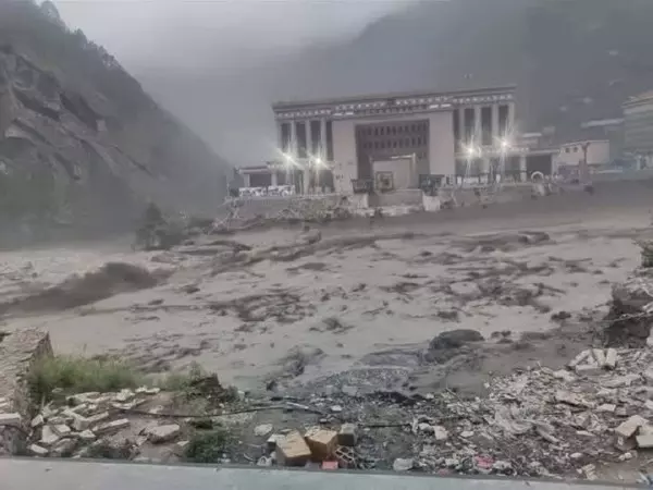Nepal : रसुवा में नेपाल-चीन पुल और वाहन बाढ़ में बह गए, तलाशी अभियान जारी Nepal : रसुवा में नेपाल-चीन पुल और वाहन बाढ़ में बह गए, तलाशी अभियान जारी