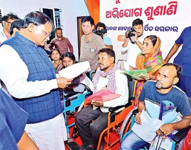 कैबिनेट सहयोगियों और संबंधित विभागों के वरिष्ठ अधिकारियों ने सोमवार को याचिकाओं पर सुनवाई की : CM Majhi कैबिनेट सहयोगियों और संबंधित विभागों के वरिष्ठ अधिकारियों ने सोमवार को याचिकाओं पर सुनवाई की : CM Majhi