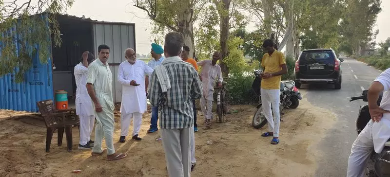 Sirsa गांव में अवैध शराब की बिक्री और नशीली दवाओं के दुरुपयोग पर निवासियों ने चिंता जताई Sirsa गांव में अवैध शराब की बिक्री और नशीली दवाओं के दुरुपयोग पर निवासियों ने चिंता जताई