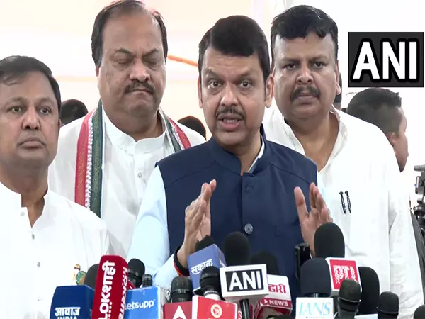 CM फडणवीस ने मनसे को विरोध प्रदर्शन की अनुमति न देने के दावे का खंडन किया CM फडणवीस ने मनसे को विरोध प्रदर्शन की अनुमति न देने के दावे का खंडन किया