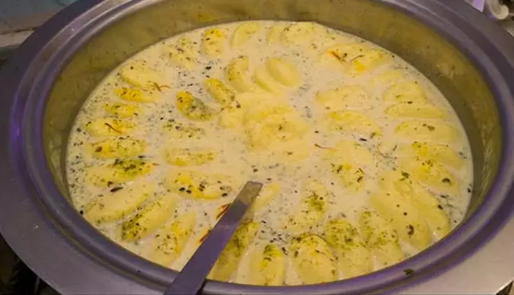 Rabdi Malai Roll :जब भी जश्न मनाने का मौका मिले, इसे जरूर ट्राई करें Rabdi Malai Roll :जब भी जश्न मनाने का मौका मिले, इसे जरूर ट्राई करें