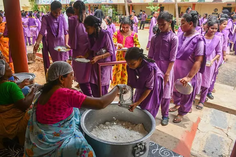 शिक्षा मंत्रालय ने Odisha से मध्याह्न भोजन की गुणवत्ता और कवरेज सत्यापन सुनिश्चित करने का आग्रह किया शिक्षा मंत्रालय ने Odisha से मध्याह्न भोजन की गुणवत्ता और कवरेज सत्यापन सुनिश्चित करने का आग्रह किया