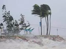 Kolkata: चक्रवाती प्रभाव से बंगाल में भारी बारिश का खतरा Kolkata: चक्रवाती प्रभाव से बंगाल में भारी बारिश का खतरा
