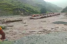 Himachal: बादल फटने के बाद पंगोला नाला का रौद्र रूप देख सहमे लोग Himachal: बादल फटने के बाद पंगोला नाला का रौद्र रूप देख सहमे लोग
