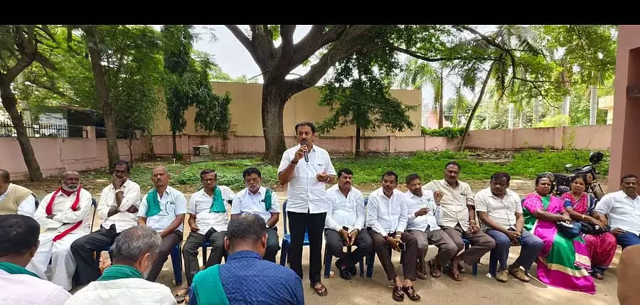 लिंक कैनाल का काम रद्द होने तक संघर्ष जारी; बैठक में निर्णय लिंक कैनाल का काम रद्द होने तक संघर्ष जारी; बैठक में निर्णय