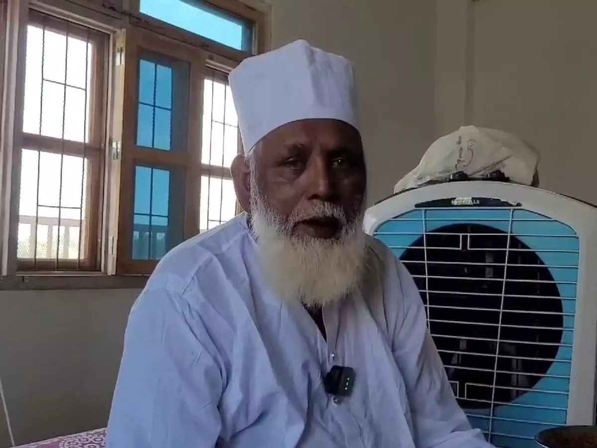 Balrampur: धर्मांतरण आरोपी छांगुर बाबा का आलीशान घर ढहाने की तैयारी Balrampur: धर्मांतरण आरोपी छांगुर बाबा का आलीशान घर ढहाने की तैयारी