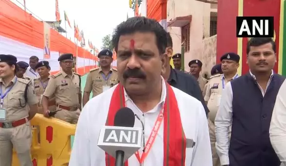 बंदूक लेकर जंगलों में घूम रहे नक्सलियों को गृहमंत्री विजय शर्मा ने दी चेतावनी बंदूक लेकर जंगलों में घूम रहे नक्सलियों को गृहमंत्री विजय शर्मा ने दी चेतावनी