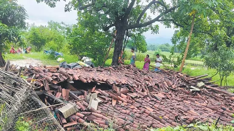 Sundargarh में भारी बारिश के कारण मकान ढहने से किसान की मौत Sundargarh में भारी बारिश के कारण मकान ढहने से किसान की मौत