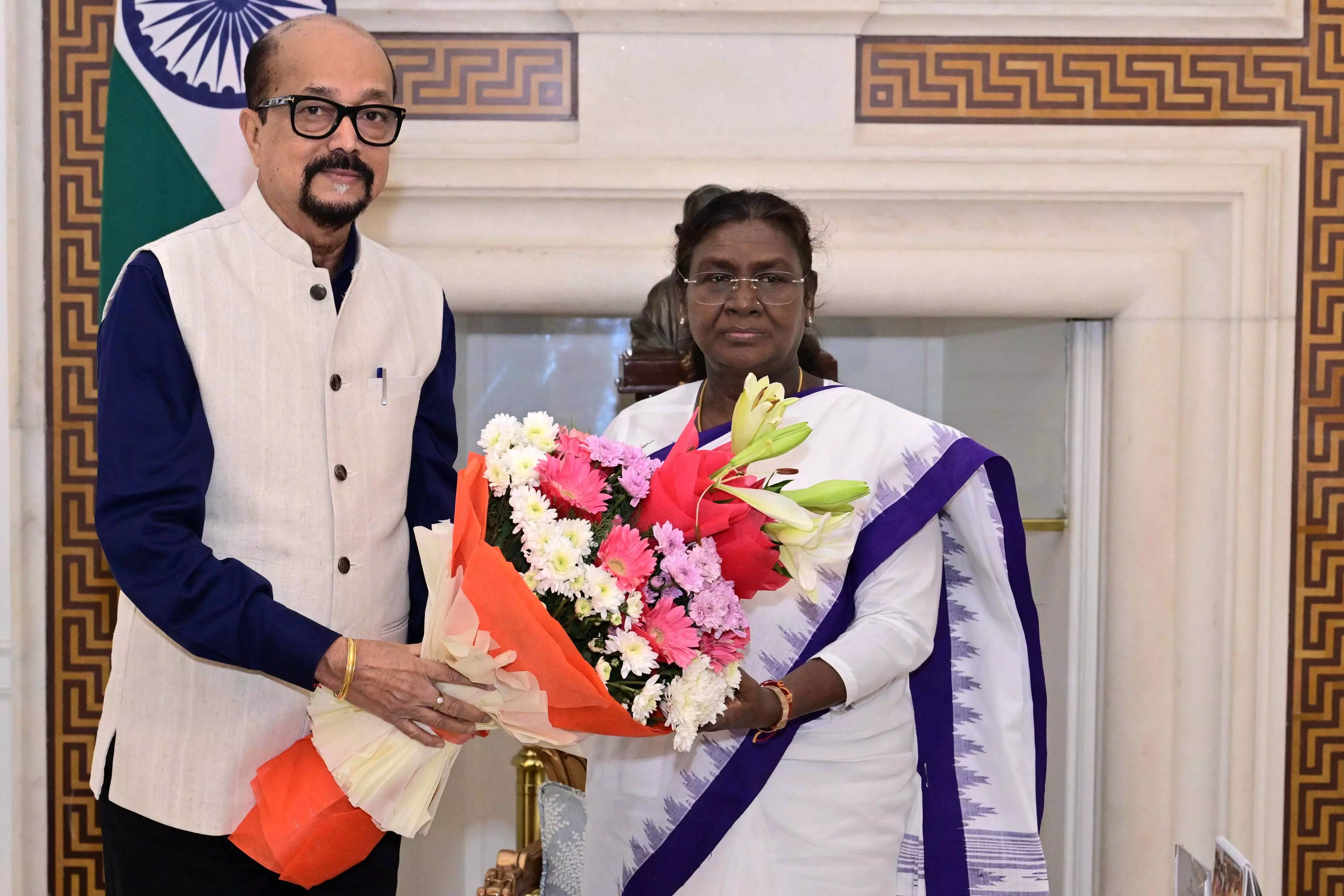 राष्ट्रपति द्रौपदी मुर्मू से राज्यपाल डेका ने की मुलाकात राष्ट्रपति द्रौपदी मुर्मू से राज्यपाल डेका ने की मुलाकात