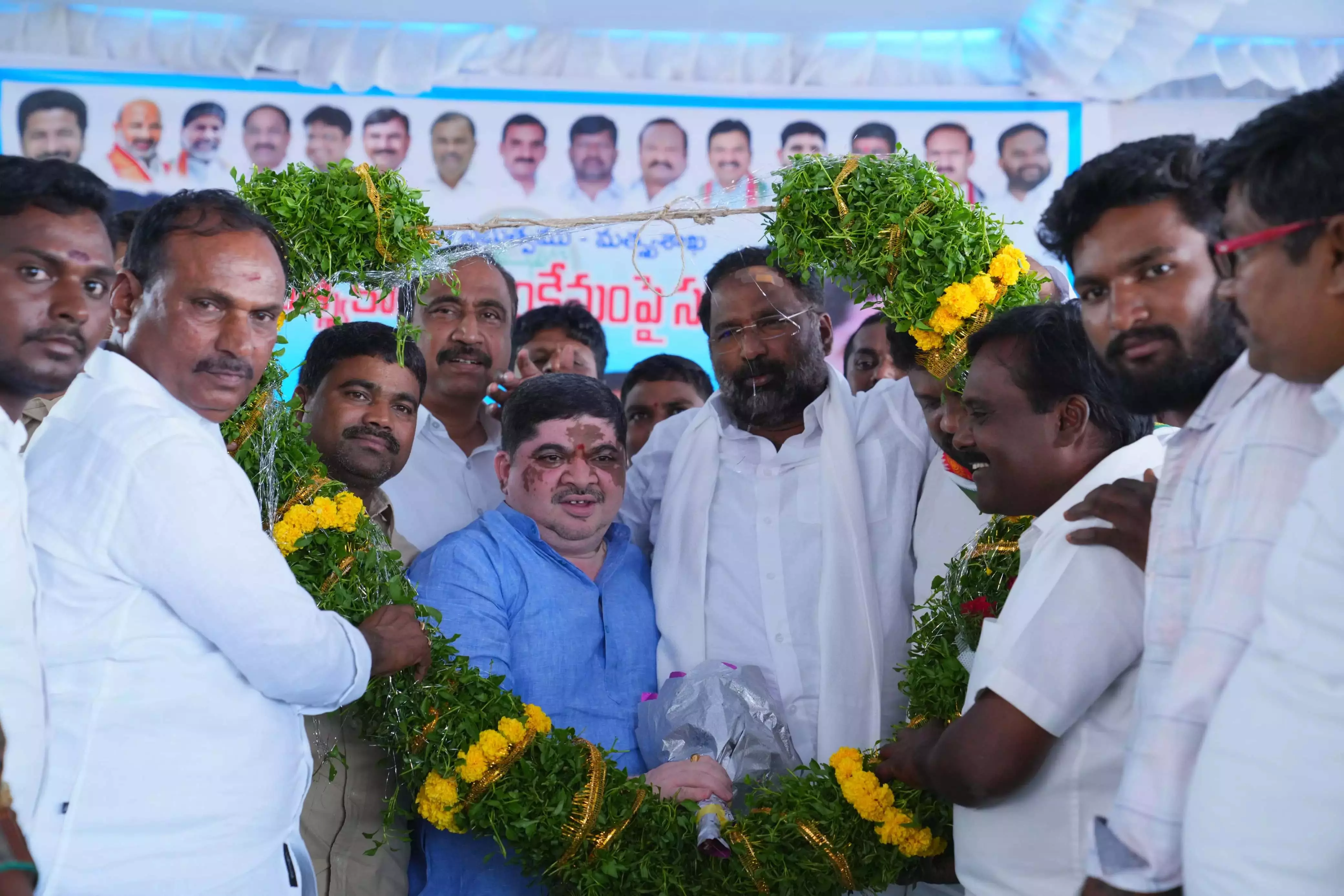 Ponnam: तेलंगाना मछली उत्पादन को बढ़ावा देगा, मछुआरों की सहायता करेगा Ponnam: तेलंगाना मछली उत्पादन को बढ़ावा देगा, मछुआरों की सहायता करेगा