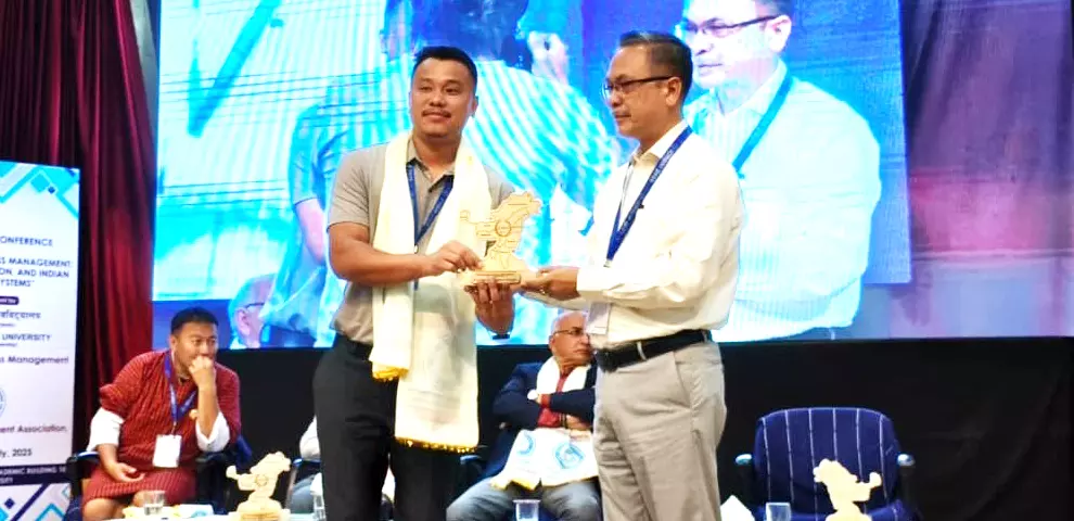 Nagaland : एनयू स्कॉलर ने जीता ‘सर्वश्रेष्ठ पेपर प्रस्तुतकर्ता’ पुरस्कार Nagaland : एनयू स्कॉलर ने जीता ‘सर्वश्रेष्ठ पेपर प्रस्तुतकर्ता’ पुरस्कार