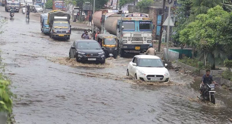 Jalandhar: जाम हुए सीवर और जलस्रोतों के खत्म होने से बारिश की समस्या और बढ़ गई Jalandhar: जाम हुए सीवर और जलस्रोतों के खत्म होने से बारिश की समस्या और बढ़ गई