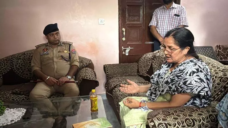 SR Nagar में आलीशान सरकारी आवासीय बंगला असामाजिक तत्वों का अड्डा बन गया SR Nagar में आलीशान सरकारी आवासीय बंगला असामाजिक तत्वों का अड्डा बन गया