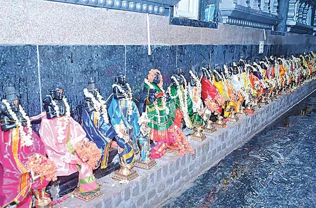 Andhra : काकीनाडा जिले में 63 नयनारों की मूर्तियों की स्थापना Andhra : काकीनाडा जिले में 63 नयनारों की मूर्तियों की स्थापना
