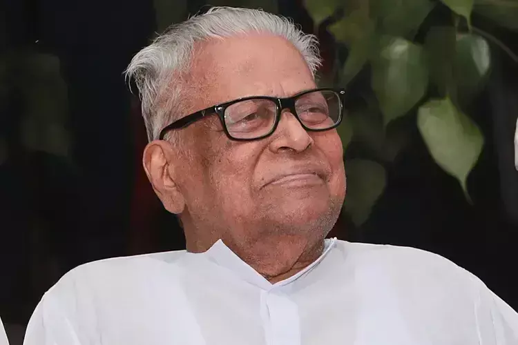 VS अच्युतानंदन की हालत गंभीर, मेडिकल बोर्ड करेगा इलाज पर फैसला VS अच्युतानंदन की हालत गंभीर, मेडिकल बोर्ड करेगा इलाज पर फैसला