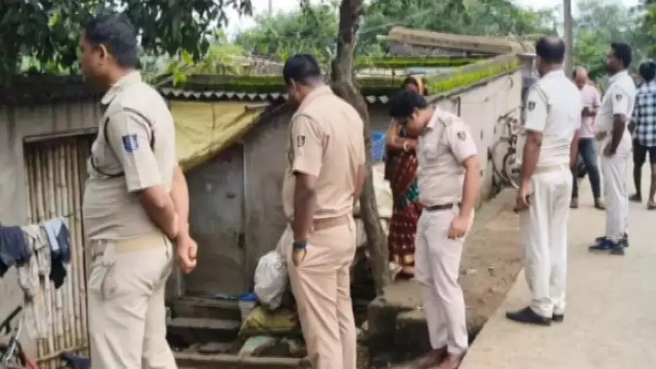 Odisha : पारादीप में चार बांग्लादेशी नागरिक हिरासत में लिए गए Odisha : पारादीप में चार बांग्लादेशी नागरिक हिरासत में लिए गए