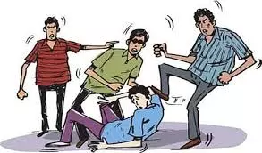 Ballia: श्रीनाथ बाबा मठ के महंथ कौशलेन्द्र गिरी पर जानलेवा हमला Ballia: श्रीनाथ बाबा मठ के महंथ कौशलेन्द्र गिरी पर जानलेवा हमला