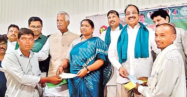 थुम्मला नागेश्वर राव: किसानों को लूटने वाले बिचौलियों के खिलाफ सख्ती थुम्मला नागेश्वर राव: किसानों को लूटने वाले बिचौलियों के खिलाफ सख्ती