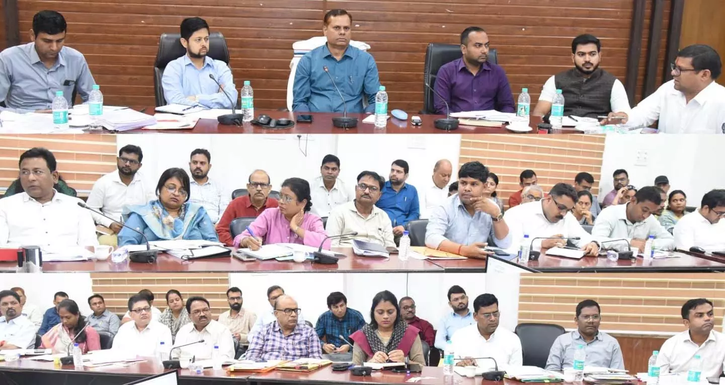 बरसात में जलभराव की स्थिति पर रखे नजर : कमिश्नर राठौर बरसात में जलभराव की स्थिति पर रखे नजर : कमिश्नर राठौर