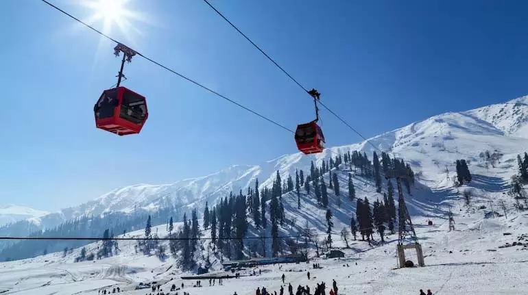Pahalgam हमले के बाद पर्यटन पुनरुद्धार पर केंद्र का बड़ा दांव Pahalgam हमले के बाद पर्यटन पुनरुद्धार पर केंद्र का बड़ा दांव