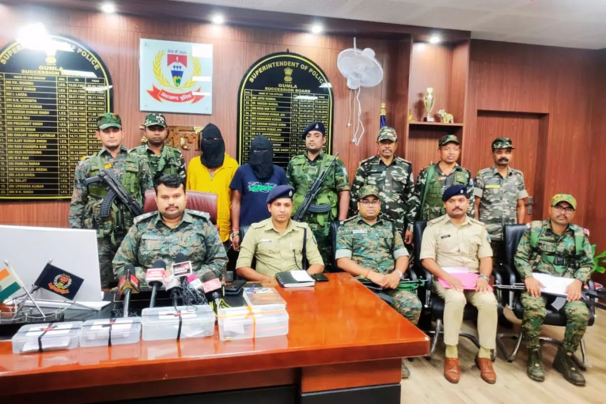 Gumla: JJMP का एरिया कमांडर सहित दो नक्सली गिरफ्तार Gumla: JJMP का एरिया कमांडर सहित दो नक्सली गिरफ्तार