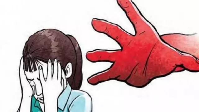 पिता द्वारा बलात्कार के बाद नाबालिग ने ट्रेन में बच्चे को दिया जन्म, नवजात को छोड़ा पिता द्वारा बलात्कार के बाद नाबालिग ने ट्रेन में बच्चे को दिया जन्म, नवजात को छोड़ा