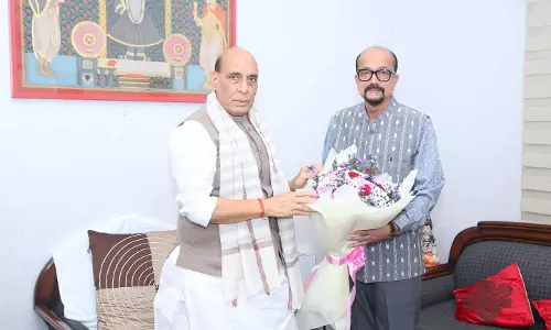 रक्षा मंत्री राजनाथ सिंह और कानून मंत्री मेघवाल से मिले राज्यपाल डेका रक्षा मंत्री राजनाथ सिंह और कानून मंत्री मेघवाल से मिले राज्यपाल डेका