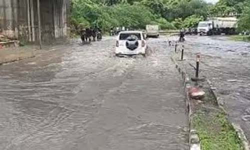 UP News:बारिश ने मचाई तबाही,सड़कें बनी तालाब