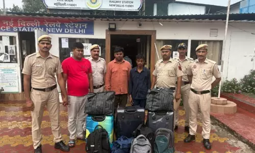 Delhi: ट्रेनों और रेलवे परिसरों में बैग चुराने वाले अंतरराज्यीय गिरोह का भंडाफोड़, 4 गिरफ्तार