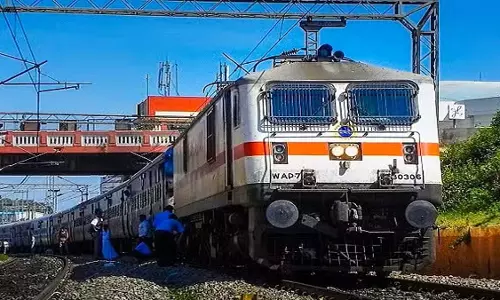 आषाढ़ी एकादशी 2025: सोलापुर मंडल ने 119 विशेष ट्रेनें तैनात की आषाढ़ी एकादशी 2025: सोलापुर मंडल ने 119 विशेष ट्रेनें तैनात की