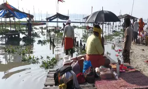 गंगा के बढ़ते जलस्तर ने Varanasi-Prayagraj में घाटों को जलमग्न कर दिया, भारी बारिश के कारण मुरादाबाद में जलभराव