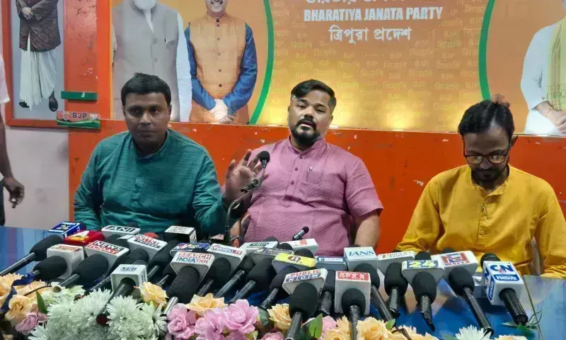 Tripura: भाजपा और मेयर ने अगरतला टाउन हॉल का नाम बदलने के कदम का बचाव किया Tripura: भाजपा और मेयर ने अगरतला टाउन हॉल का नाम बदलने के कदम का बचाव किया