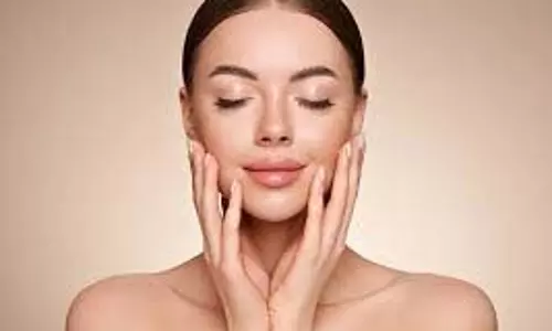 Beauty tips: हल्दी और चंदन को एक साथ लगाने से त्वचा पर होते हैं ये फायदे, बढ़ेगी खूबसूरती और आएगा ग्लो Beauty tips: हल्दी और चंदन को एक साथ लगाने से त्वचा पर होते हैं ये फायदे, बढ़ेगी खूबसूरती और आएगा ग्लो