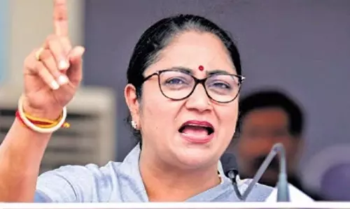 यमुना में अवैध रेत खनन तुरंत बंद किया जाए: सीएम रेखा गुप्ता यमुना में अवैध रेत खनन तुरंत बंद किया जाए: सीएम रेखा गुप्ता