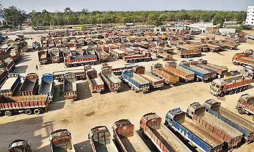 अन्ना भाग्य चावल ट्रांसपोर्टरों के मालिकों को बकाया भुगतान नहीं कर रही सरकार: अनिश्चितकालीन ट्रक हड़ताल