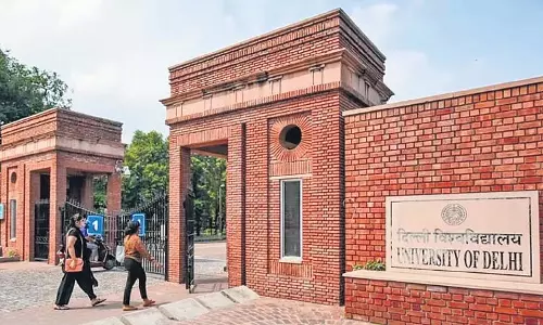 दिल्ली विश्वविद्यालय के शिक्षकों ने आवधिक समीक्षा और सेवानिवृत्ति नीति की आलोचना की