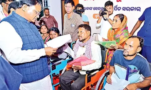 कैबिनेट सहयोगियों और संबंधित विभागों के वरिष्ठ अधिकारियों ने सोमवार को याचिकाओं पर सुनवाई की : CM Majhi कैबिनेट सहयोगियों और संबंधित विभागों के वरिष्ठ अधिकारियों ने सोमवार को याचिकाओं पर सुनवाई की : CM Majhi