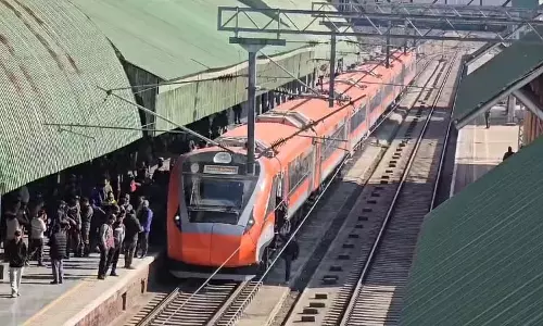 बडगाम-बारामुल्ला रेल खंड पर ट्रेन की चपेट में आने से गैर स्थानीय व्यक्ति की मौत