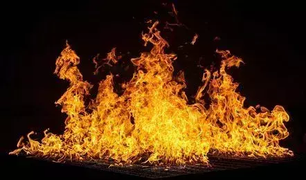 Badaun: बेल्डिंग से टैंकर में आग, बड़ी मशक्कत के बाद बुझी