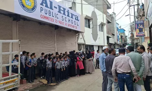 पारिवारिक संपत्ति विवाद के कारण बंद हुआ इंदौर स्कूल पुलिस के हस्तक्षेप के बाद फिर खुला पारिवारिक संपत्ति विवाद के कारण बंद हुआ इंदौर स्कूल पुलिस के हस्तक्षेप के बाद फिर खुला