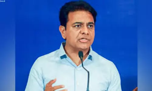KTR प्रेस क्लब पहुंचे, रेवंत रेड्डी से बहस को लेकर माहौल गर्म KTR प्रेस क्लब पहुंचे, रेवंत रेड्डी से बहस को लेकर माहौल गर्म