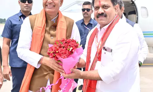 अंबिकापुर पहुंचे केंद्रीय शिवराज सिंह चौहान, मैनपाट रवाना अंबिकापुर पहुंचे केंद्रीय शिवराज सिंह चौहान, मैनपाट रवाना