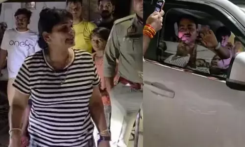 Bulandshahr: नशे में धुत 2 कांस्टेबल ने महिला SHO से की बदसलूकी Bulandshahr: नशे में धुत 2 कांस्टेबल ने महिला SHO से की बदसलूकी