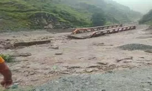 Himachal: बादल फटने के बाद पंगोला नाला का रौद्र रूप देख सहमे लोग Himachal: बादल फटने के बाद पंगोला नाला का रौद्र रूप देख सहमे लोग