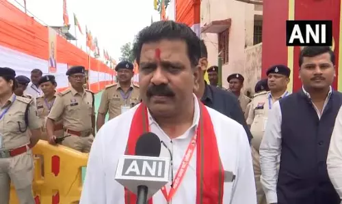 बंदूक लेकर जंगलों में घूम रहे नक्सलियों को गृहमंत्री विजय शर्मा ने दी चेतावनी बंदूक लेकर जंगलों में घूम रहे नक्सलियों को गृहमंत्री विजय शर्मा ने दी चेतावनी