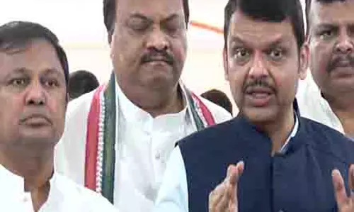 महाराष्ट्र के CM देवेंद्र फडणवीस ने मनसे को विरोध प्रदर्शन की अनुमति न देने के दावे का किया खंडन महाराष्ट्र के CM देवेंद्र फडणवीस ने मनसे को विरोध प्रदर्शन की अनुमति न देने के दावे का किया खंडन