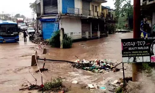 बारिश से उजागर हुई सड़ांध, Kangra का बुनियादी ढांचा मानसून के प्रकोप को झेलने में विफल बारिश से उजागर हुई सड़ांध, Kangra का बुनियादी ढांचा मानसून के प्रकोप को झेलने में विफल