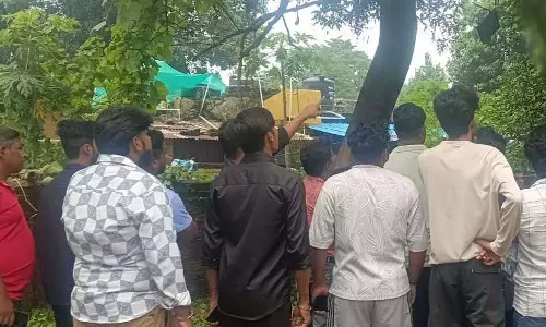 कॉलोनी में लाश मिलने से फैली सनसनी, हत्या कर जलाया गया