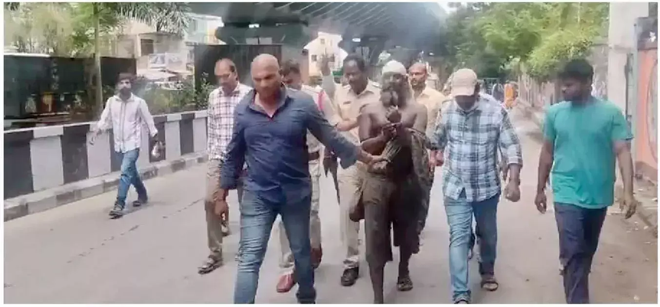 Andhra: मानसिक रूप से विक्षिप्त व्यक्ति के पागल हो जाने से एक व्यक्ति की मौत Andhra: मानसिक रूप से विक्षिप्त व्यक्ति के पागल हो जाने से एक व्यक्ति की मौत